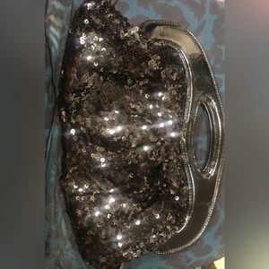 Express sequin clutch